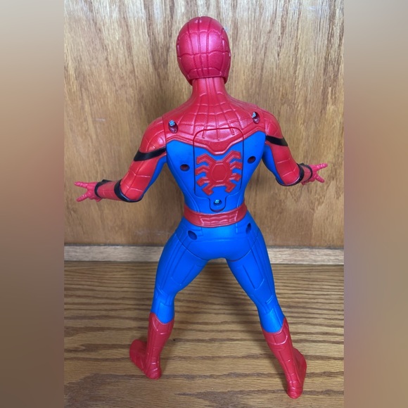 Talking Spider-Man Far from Home Deluxe Web Gear Sound Suit 13” Action Figure - Picture 3 of 6